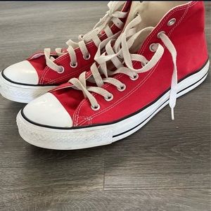 RED HIGH TOP CONVERSE SIZE 10